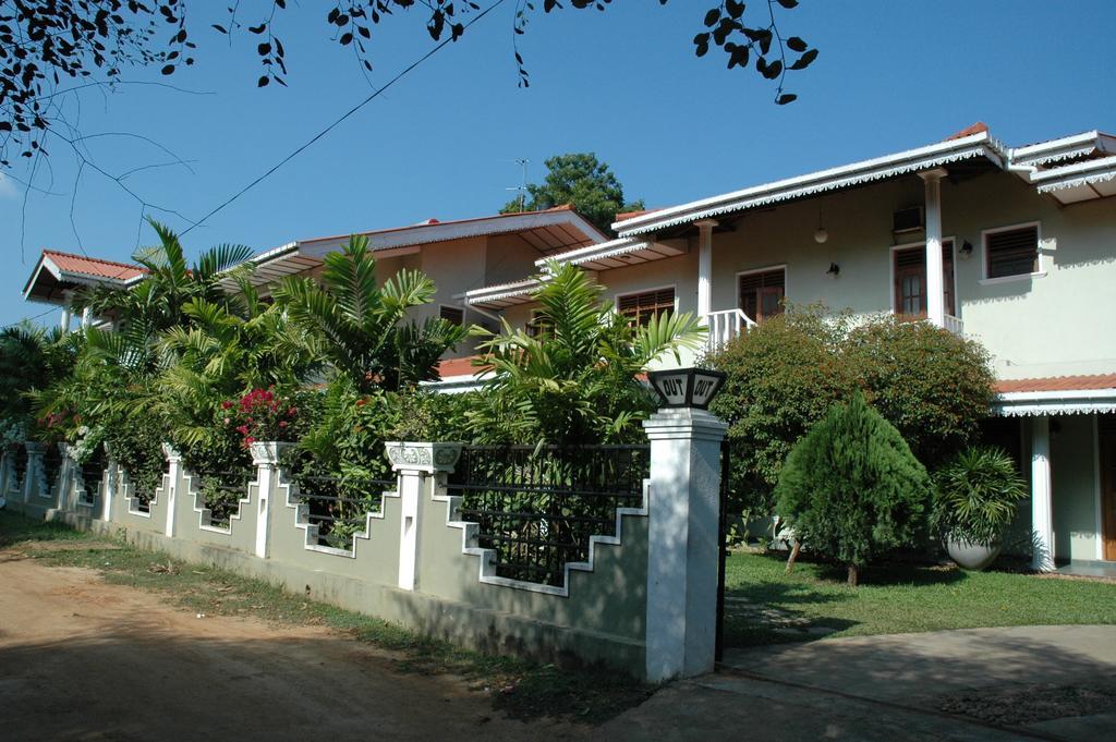 Hotel Sunflower Kataragama Pokoj fotografie
